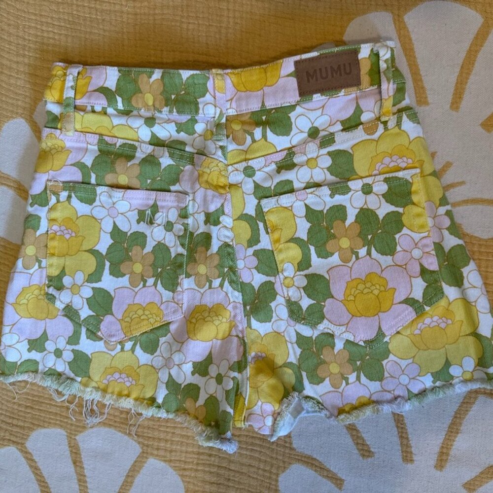 ❌SOLD ON DEPOP❌SHOW ME YOUR MUMU- Arizona High Waisted Shorts - Picture 4 of 8